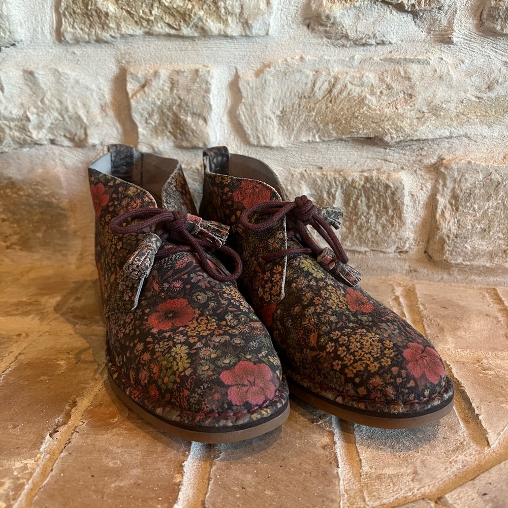 Distressed Cyra Floral bootie